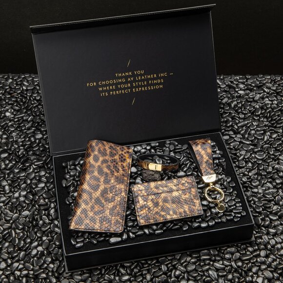 Luxury Python Leather Gift Set – Handmade & Elegant - Black & Gold - Picture 5 of 5